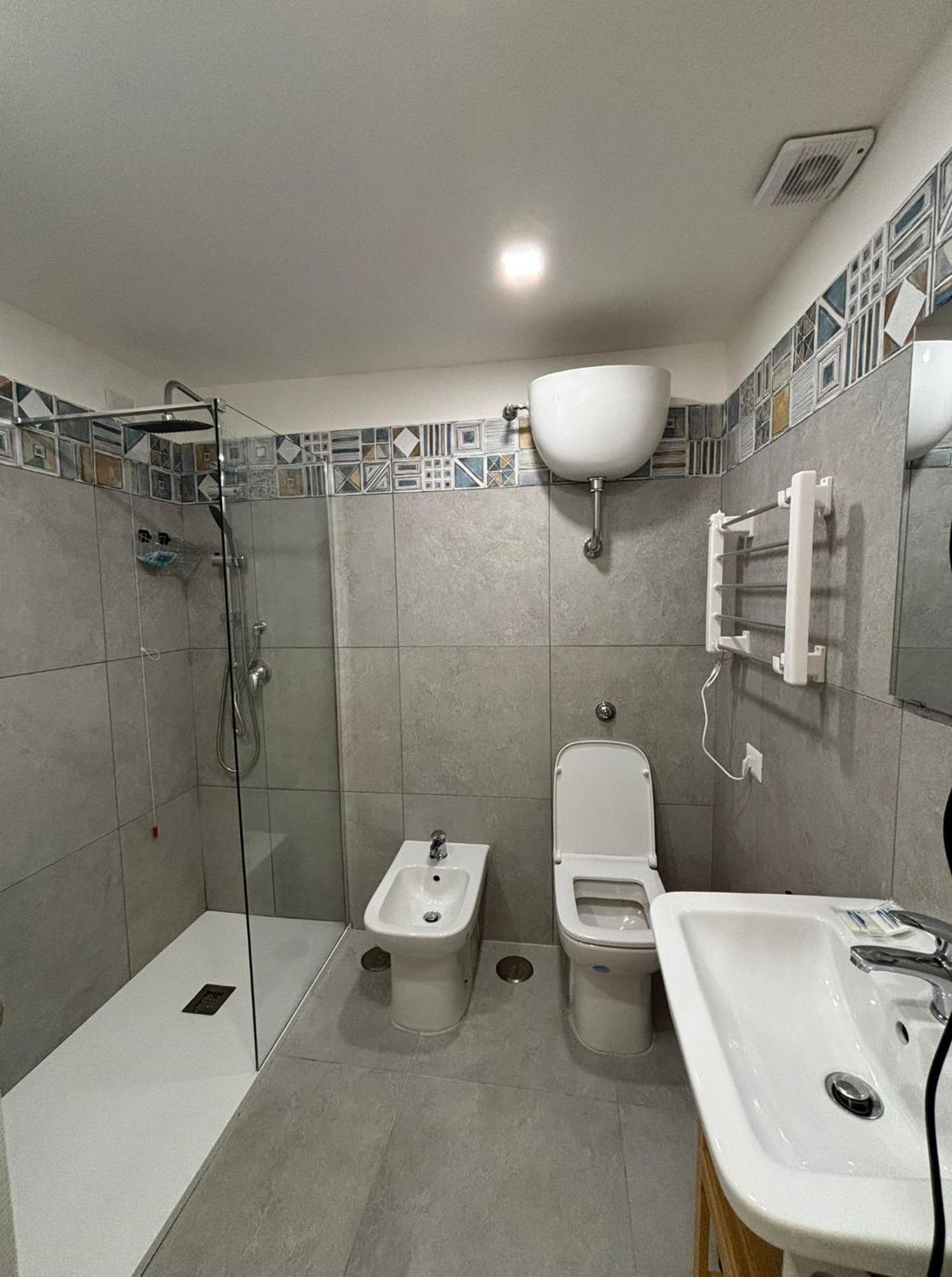 Double Room,1743038047:JPEG